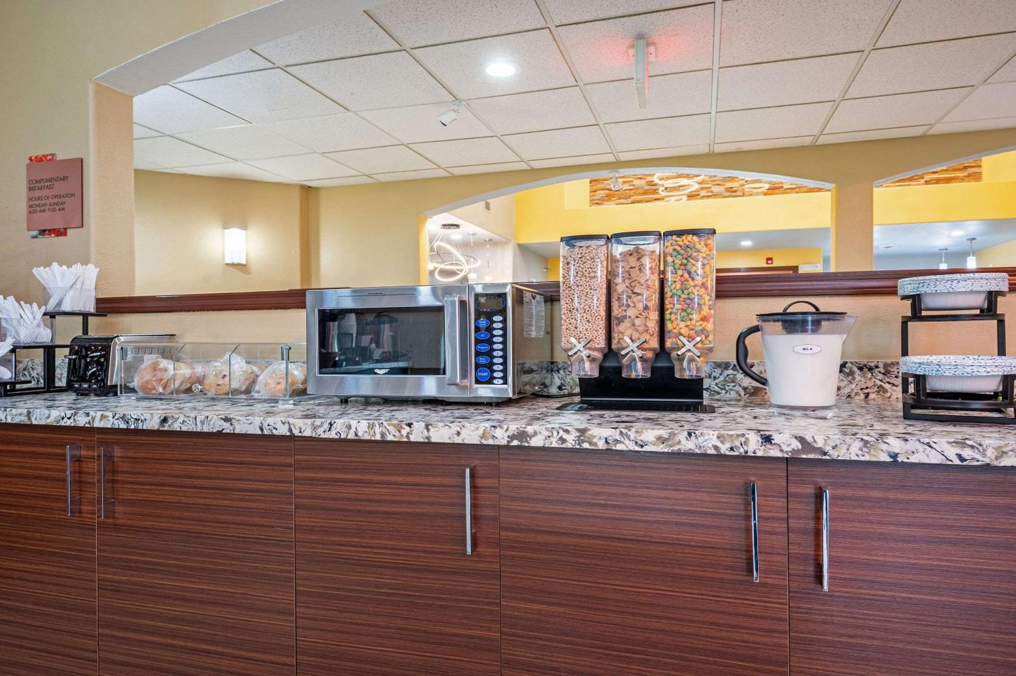 The Leo Collection Detroit, Ascend Hotel Collection Lincoln Park Extérieur photo