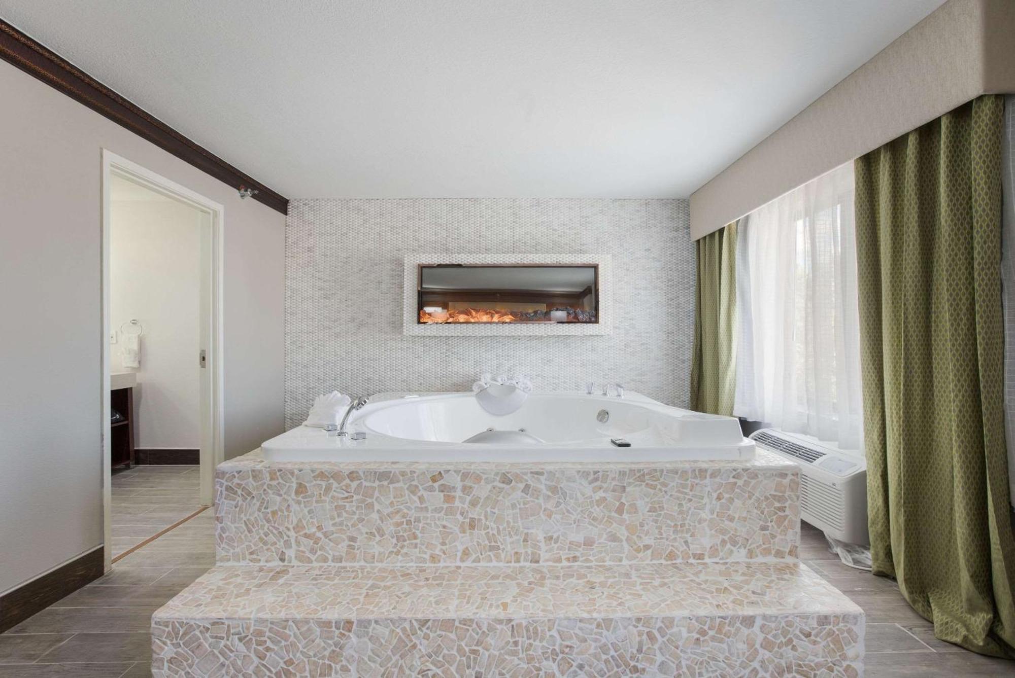The Leo Collection Detroit, Ascend Hotel Collection Lincoln Park Extérieur photo