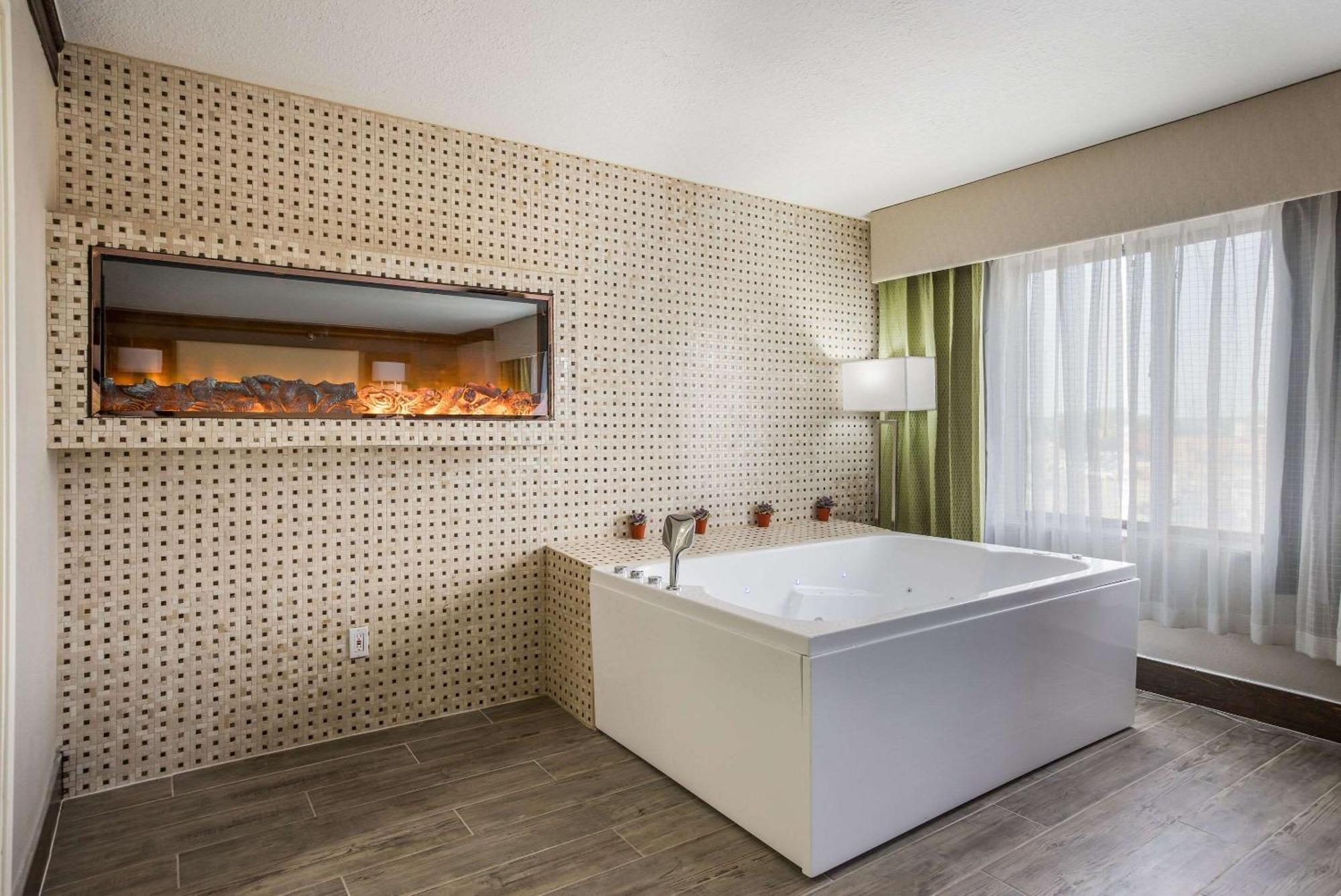 The Leo Collection Detroit, Ascend Hotel Collection Lincoln Park Extérieur photo